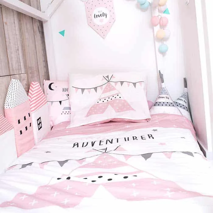 dekbedovertrek zachtroze meisjeskamer juniorbed peuterkamer peuterbed roze hiphuisje