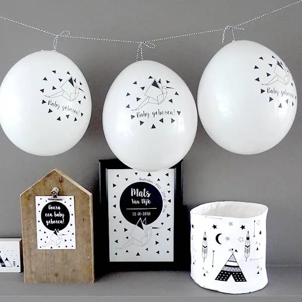 geboorteballonnen poster kaart mandje monochrome hip huisje