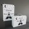 Poster tipi zwart wit. 14 koffertje little adventurer