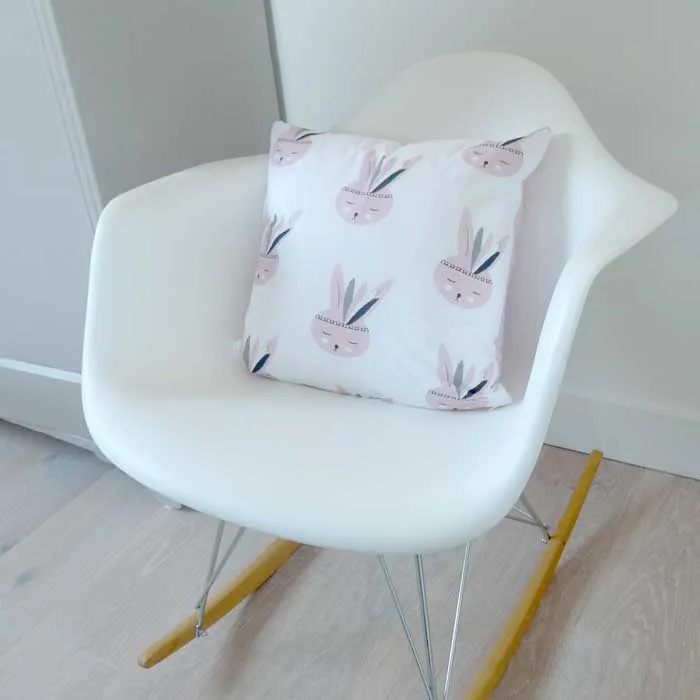 kussentje kinderkamer konijntjes roze hiphuisje 2