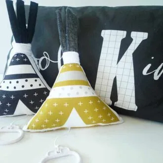 muziekdoosje okergeel babykamer babykameraccessoires kraamcadeau hiphuisje