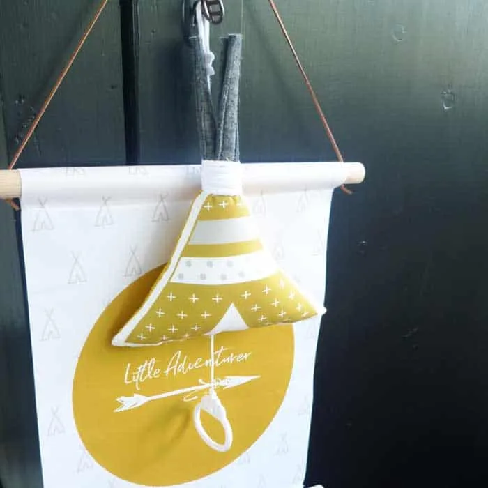 muziekdoosje okergeel tipi kinderkamer babykamer oker kraamcadeau hiphuisje