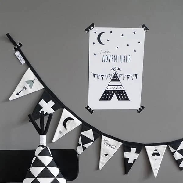 Poster tipi zwart wit. 7 poster Little adventurer 1
