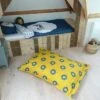 Zitzak met leeuw in okergeel met blauw 9 zitzak leeuw okergeel kinderkamer junglekamer hiphuisje