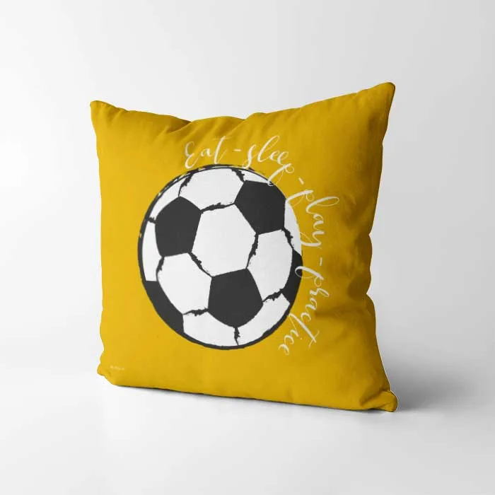 voetbal kussen okergeel voetbalkamer kinderkamer hiphuisje