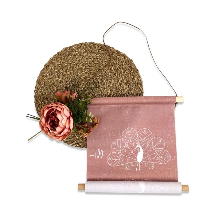 detail groeimeter oudroze hiphuisje