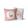 naamkussen met lama in roze kinderkamer