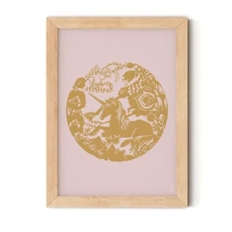 Poster met eenhoorn print in roze en okergeel - hiphuisje