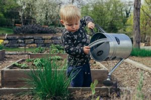 tuin kind garagedeuren