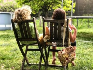 kinderen in de tuin