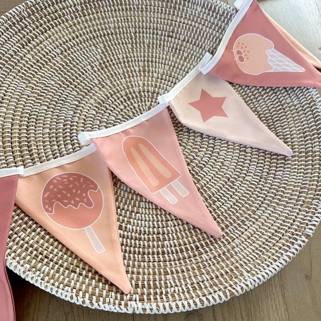 details vlaggetjes voor de kinderkamer roze ijsjes hiphuisje