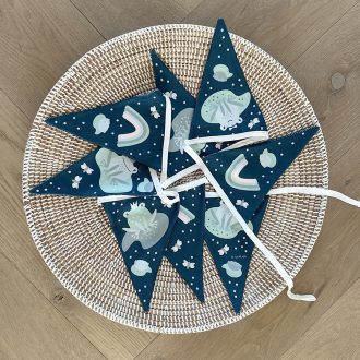 vlaggenlijn in donkerblauw met kikkertjes voor de kinderkamer -hiphuisje