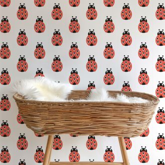 kinderkamer behang met lieverheersbeestje oudroze rood meisjeskamer