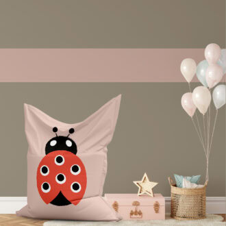 kinderkamer met zitzak met lieveheersbeestjes print in roze hiphuisje