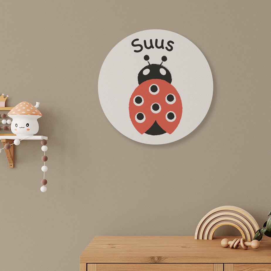 Muurcirkel met lieveheerstbeestje en naam | diverse kleuren 3 muurcirkel met naam lieveheerstbeetje rood wit met naam hiphuisje