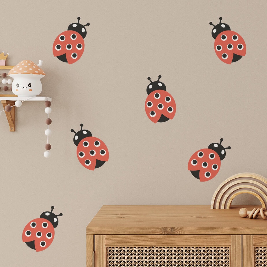 thema kinderkamer 9 kleine muurstickers met lieveheersbeestjes - hiphuisje