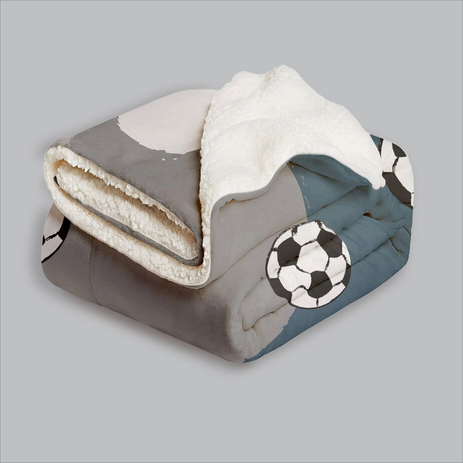 Fleece deken met voetbal print en naam of tekst 3 Untitled design 3