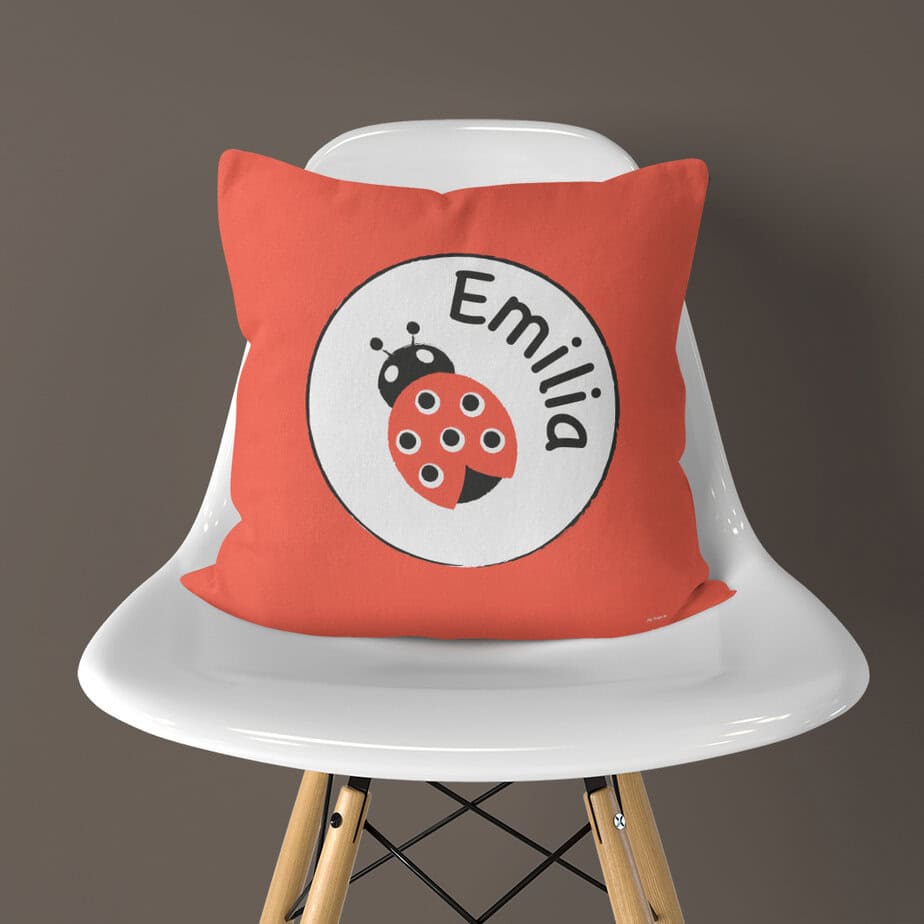 Naamkussen met lieveheersbeestje in rood 2 naamkussen lieveheersbeestje rood hiphuisje