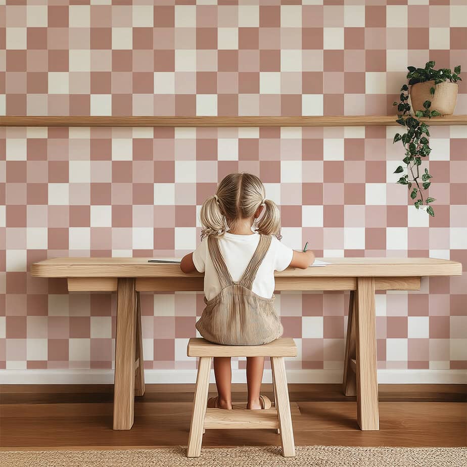 ruitjes roze behang voor de meisjeskamer hiphuisje