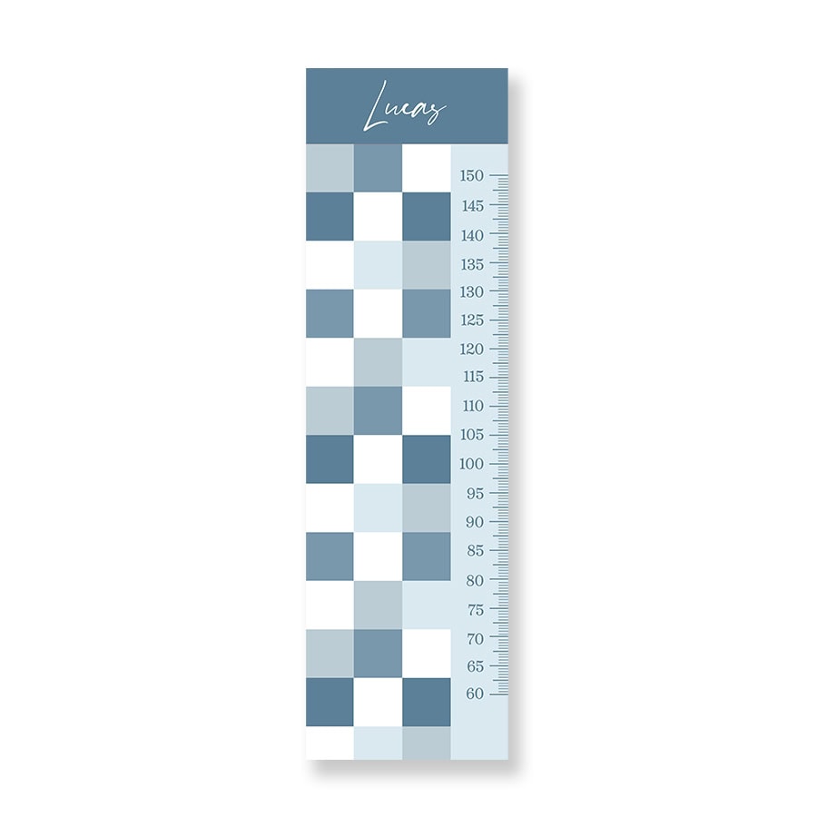 Groeimeter jongenskamer blauwe ruitjes 2 Groeimeter blauwe ruitjes voor de jongenskamer, vrijstaand, van Hip Huisje