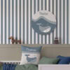detail behang met blauwe strepen voor de kinderkamer