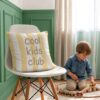 kussen kinderkamer met lichte streepjes