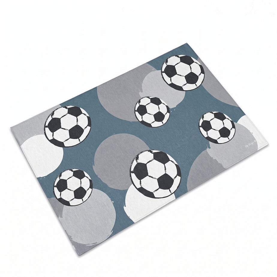 Vloerkleed voetbal kinderkamer blauw met grijs 2 vloerkleed voetbal blauw jongenskamer decoratie