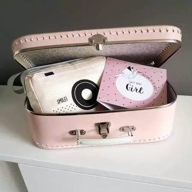 kraamcadeau meisje baby girl roze muziekdoosje koffertje babykamer hiphuisje