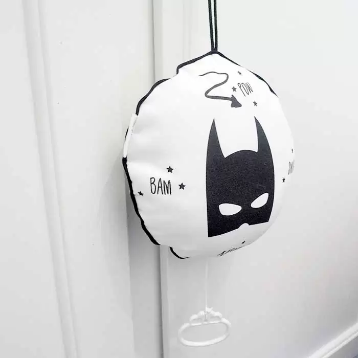 muziekdoosje superhero zwartwit babykamer hiphuisje