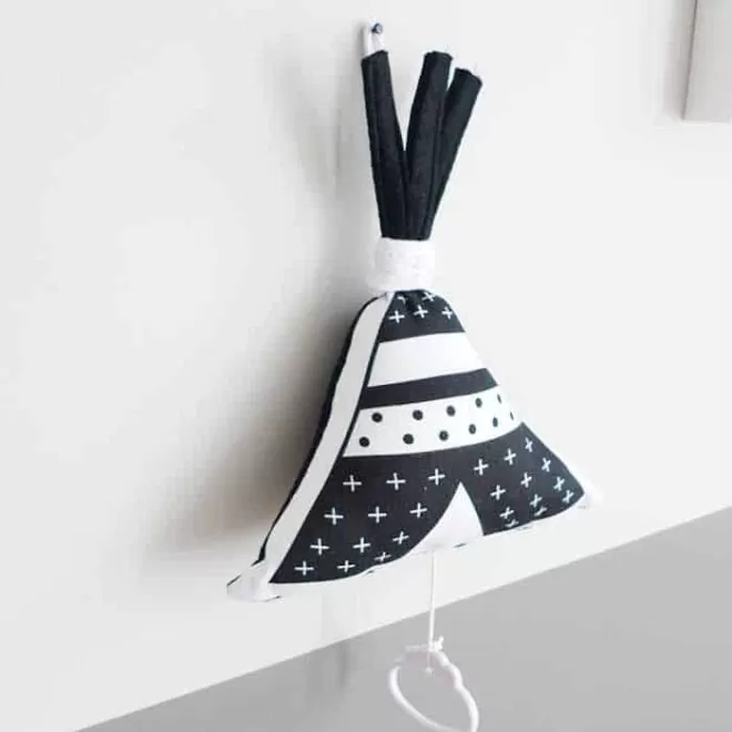 muziekdoosje zwartwit tipi babykamer kraamcadeau monochrome HipHuisje