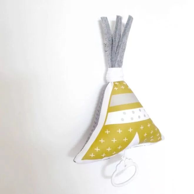 tipi muziekdoosje okergeel babykamer muziek baby babykameraccessoires hiphuisje