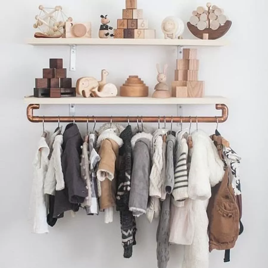 kleine babykamer kleding opbergen tips