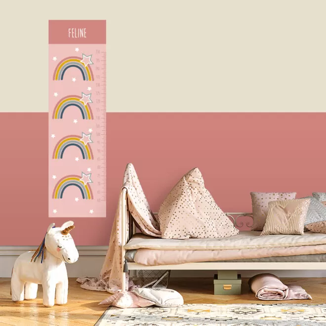 groeimeter muursticker met roze regenboog roze hiphuisje