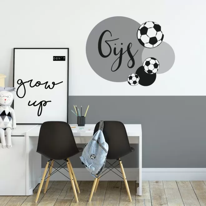 jongenskamer muursticker met voetbalprint in zwart wit grijs met naam - hiphuisje