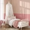 Behang met strakke lambrisering in roze en beige (ijsjes collectie) hiphuisje