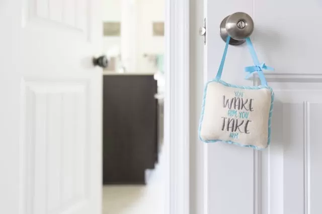 veilige kinderkamer babykamer deur sloten